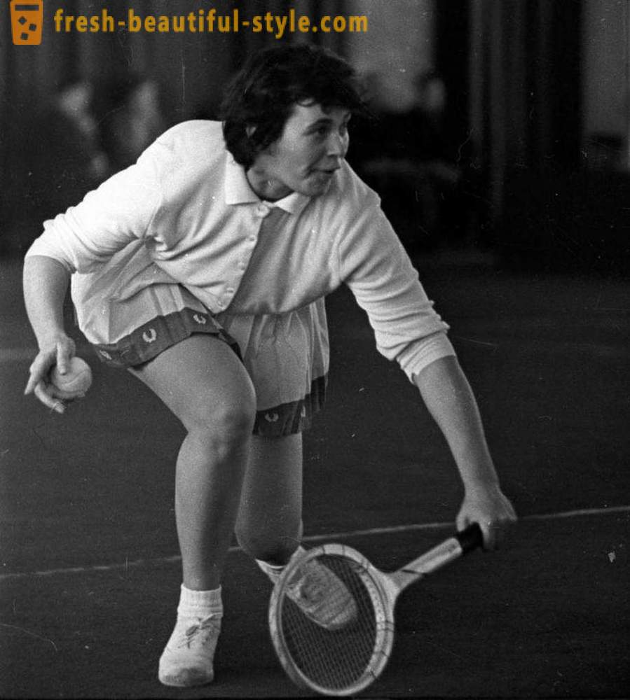 Anna Dmitrieva: biografija, datum rojstva, dosegel kariero v tenis in športni komentator