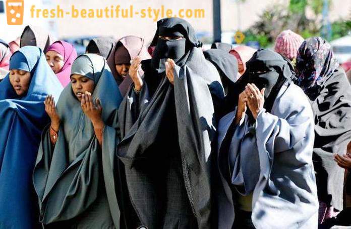 Kaj je tančica? Ženska vrhnja oblačila v muslimanskih državah