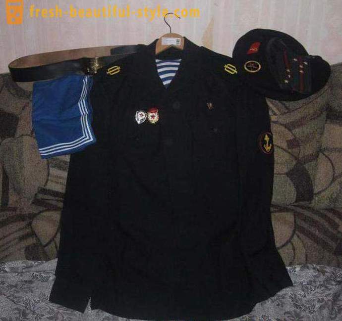 Casual in obleka uniforma mornarico