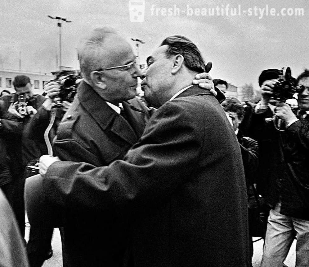 Kot svetovni voditelji skušali izogniti poljubljanje Brežnjev