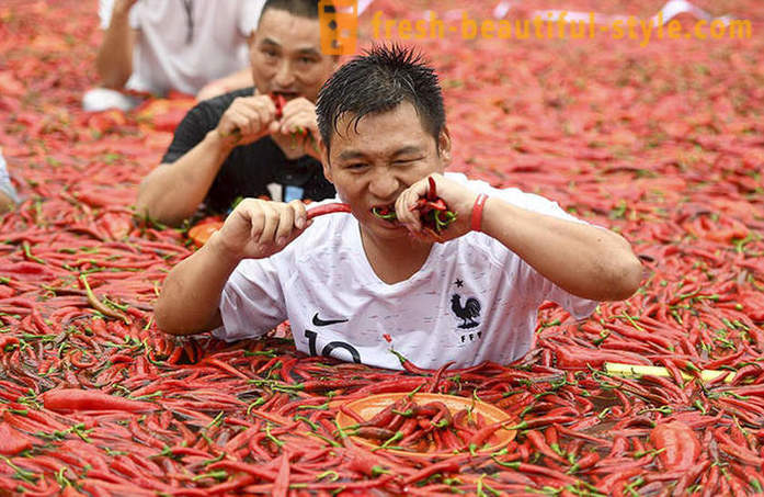 Ni za rahel srca: na Kitajskem je bila s konkurenco jedo paprika za hitrost