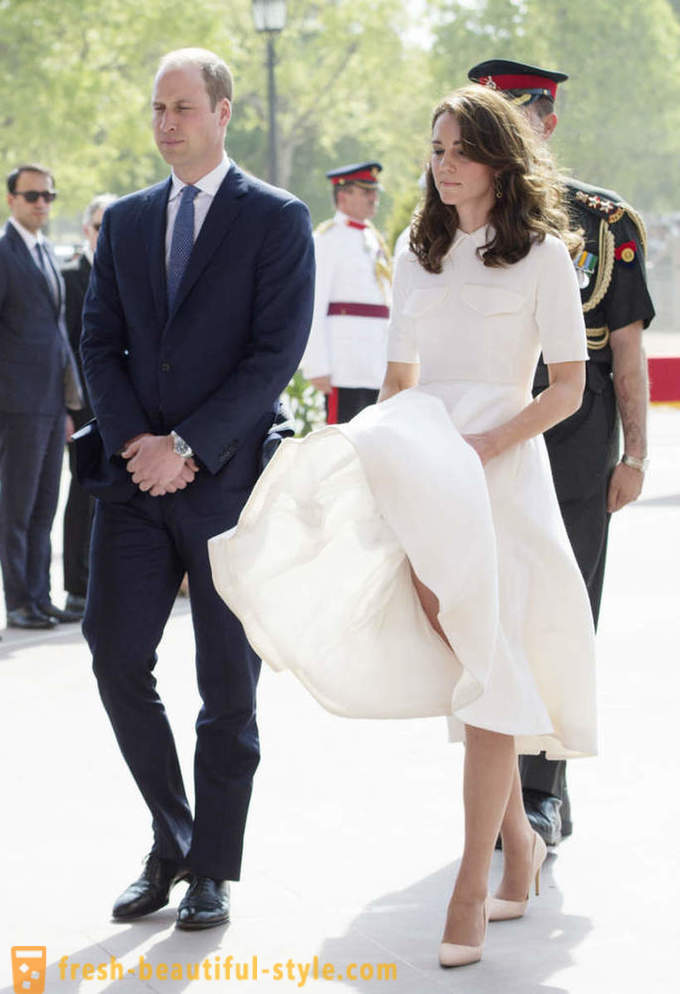 Ko brezhibna stil Kate Middleton zlomil kraljevsko oblačenja