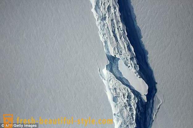 Iceberg od Antarktike odlomil površino več kot dva Moskve