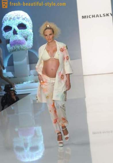 Skrunijo v zanimivem položaju: Irina Shayk in druge nosečo model, ki pogumno vzel na oder