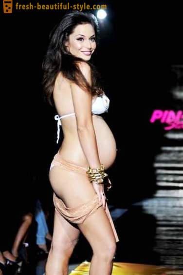 Skrunijo v zanimivem položaju: Irina Shayk in druge nosečo model, ki pogumno vzel na oder
