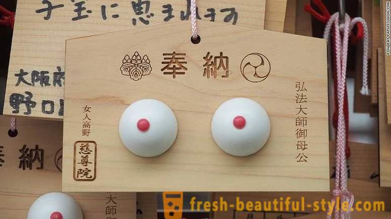 Na Japonskem, je tempelj posvečen ženske prsi, in da je v redu