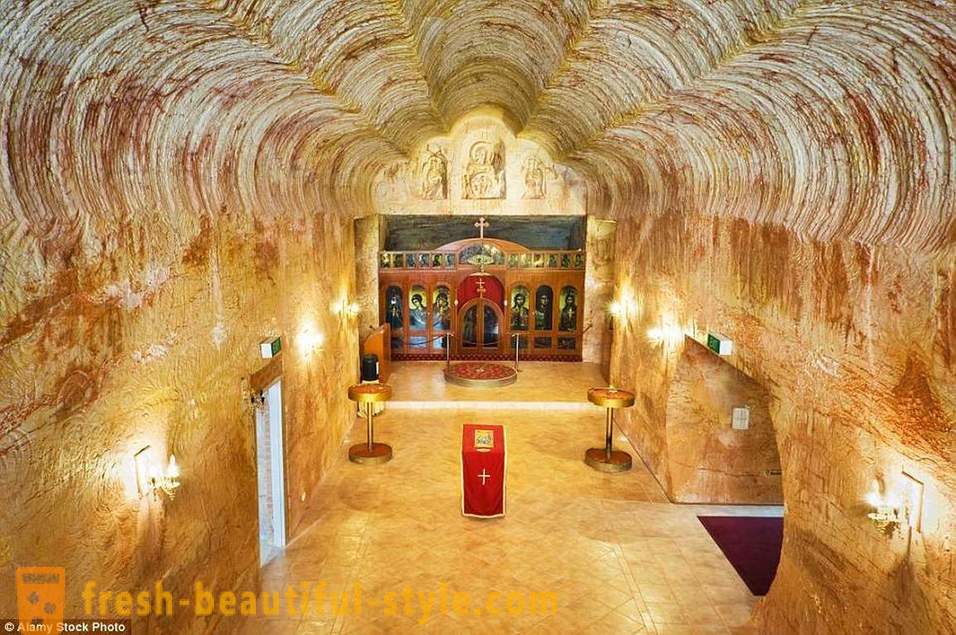 Iz podzemnih kapelic do futurističnih katedral: 15 najbolj nenavadnih cerkva na svetu