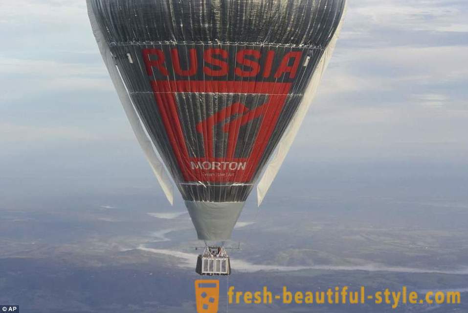 Ruski duhovnik Fedor Konyukhov postavil svetovni rekord za svetovno turnejo z balonom