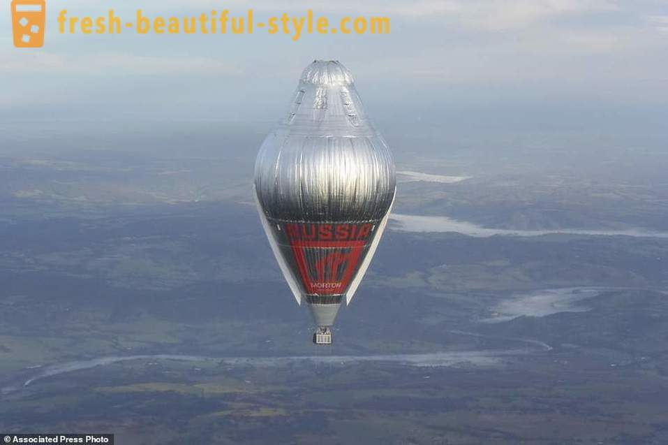 Ruski duhovnik Fedor Konyukhov postavil svetovni rekord za svetovno turnejo z balonom