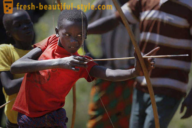 Tekmovalci pleme Pokot iz Kenije