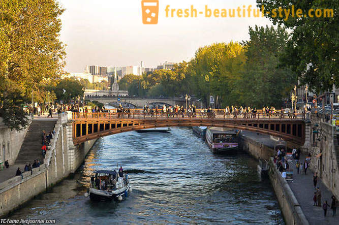 Sprehodite se preko mostov v Parizu