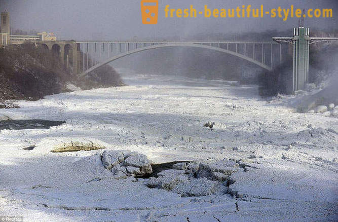 10 fascinantno slika zamrznjenih Niagarski slapovi
