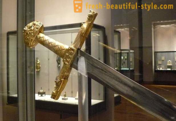 12 najbolj znanih meči, ki so sestavljene legende