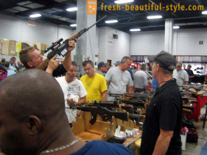 Razstava in v ZDA prodaja orožja