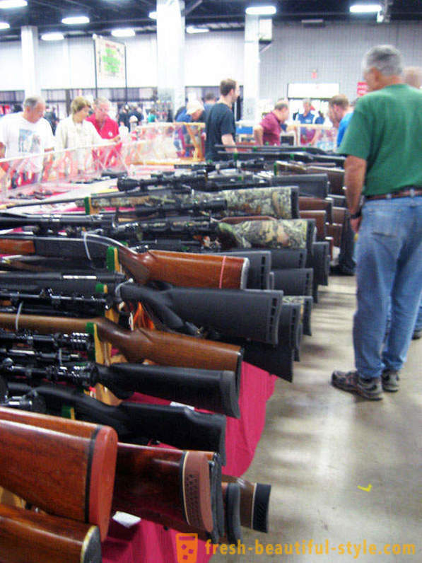 Razstava in v ZDA prodaja orožja