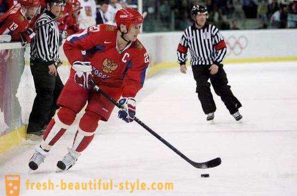 Ruski hokejist Aleksej Kovalev: biografija in kariero v športu