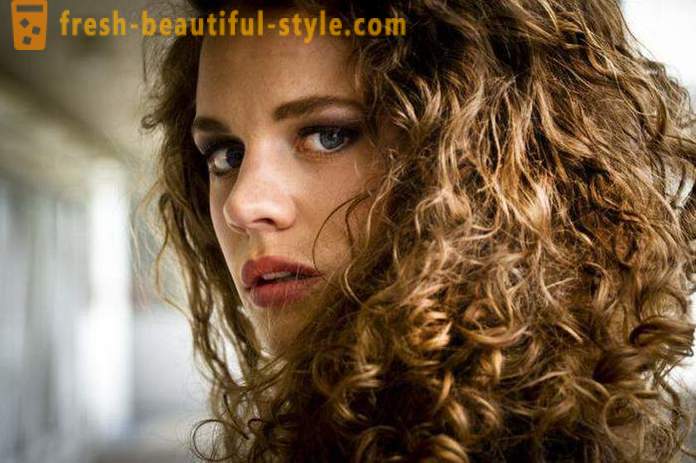 Curly las: styling, frizure, frizura. Kratke odbitki za kodrasti lasje