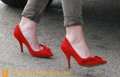 Rdeči čevlji: kaj obleči?
